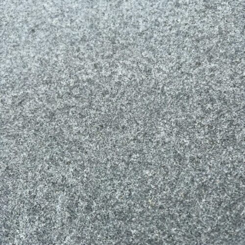 Featured image for “Randsteen G654 Grey Mountain natuursteen 60x60x2/5 rechte neus prijs per stuk”